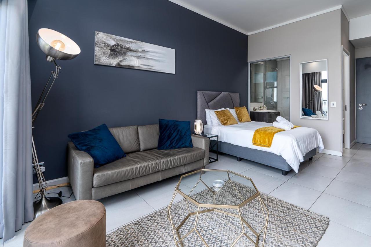 Top Floor Menlyn Maine Studio Apartment With Stunning Views & No Load Shedding Pretoria-Noord Buitenkant foto